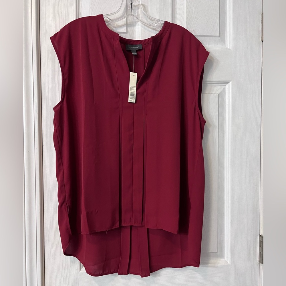 NEW sleeveless blouse